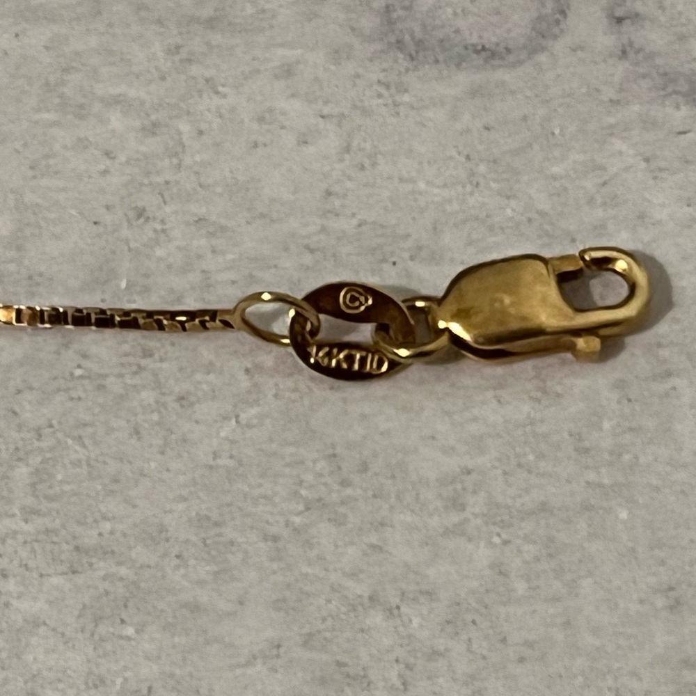 PRE-LOVED AUTHENTIC 14K YELLOW GOLD PETITE BOX CHAIN NECKLACE. - Picture 12 of 13